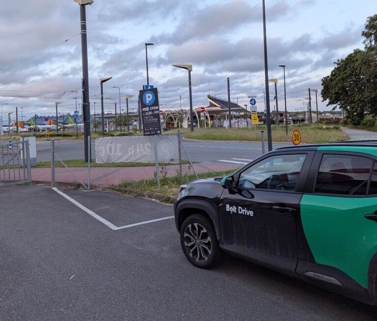 Tallinn Airport to City Centre: Tram, Bus, Bolt, Uber & Taxi (2026)